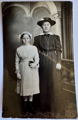 orig. Photo postcard mother child daughter communion around 1920