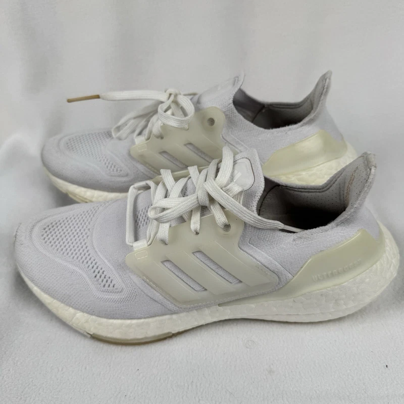 adidas Ultraboost 22