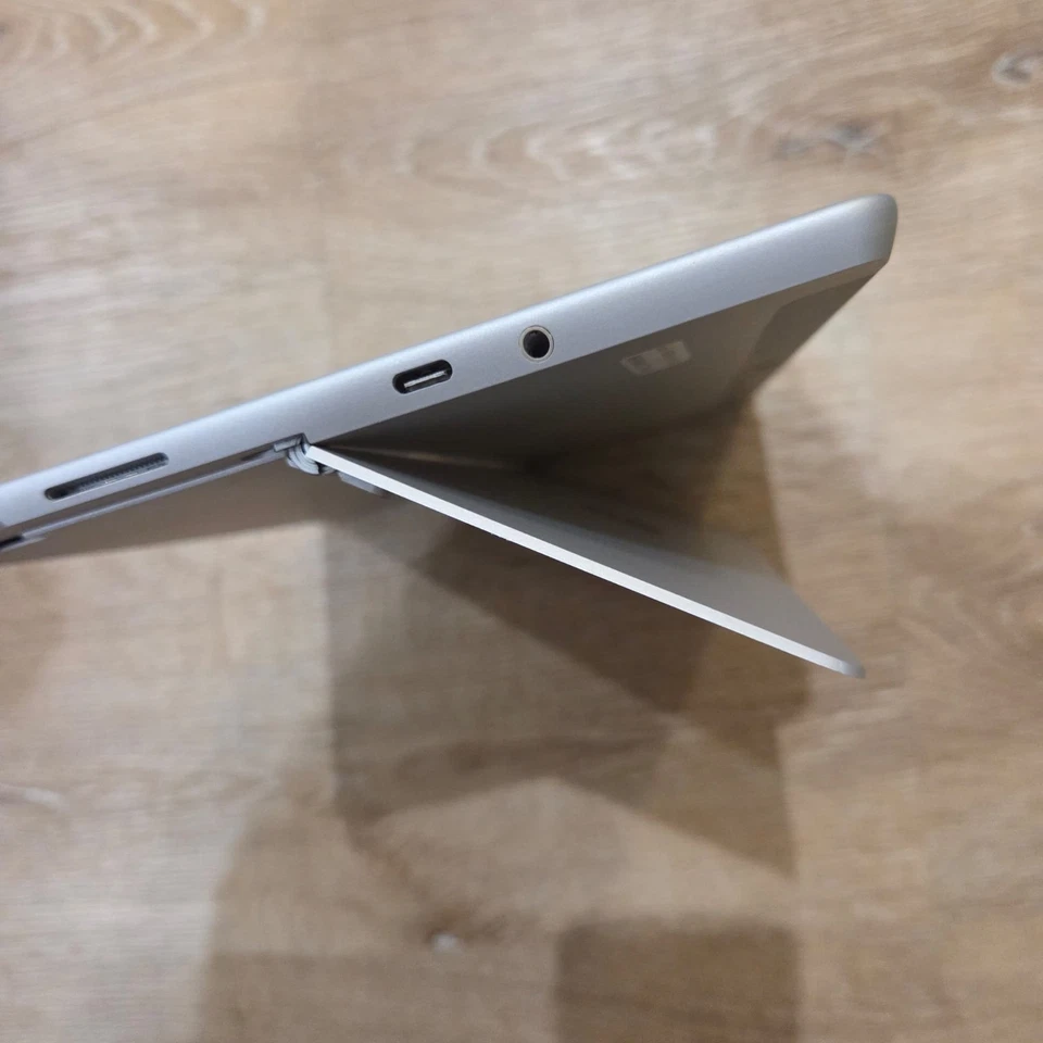 Microsoft Surface Go 3 (1926) 6500Y 8GB 128GB 10.5" Touch Windows 11 Laptop - Image 2 of 4