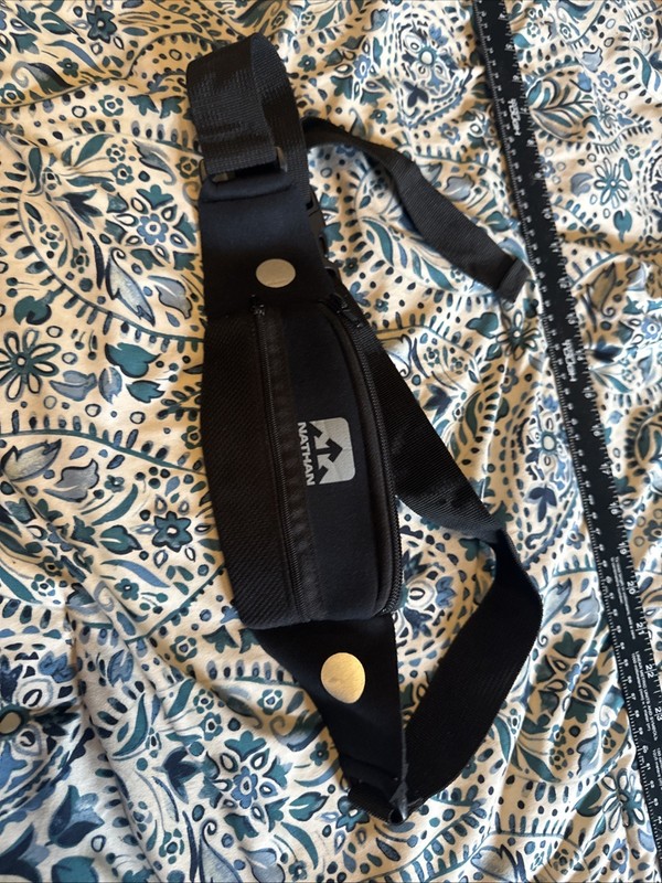 Nathan Running Belt Black Adjustable Reflective Two Pockets Zip Buckle Unisex