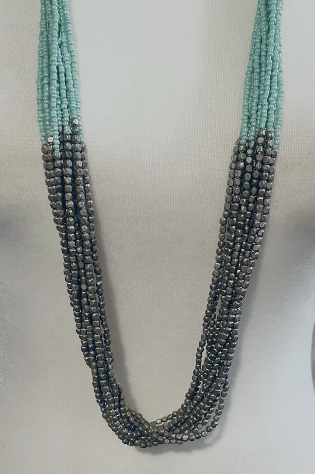 "Collar extra largo de 36"" color turquesa y peltre con cuentas de varios hilos" Foto 2 de 3