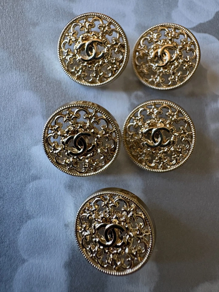 5 CHANEL Gold CC Logo Buttons Small 16mm - Image 2 of 3