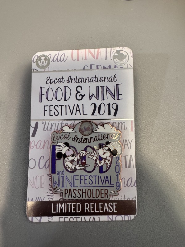 Disney - EPCOT Food and Wine Festival 2019 - AP Pin - Mickey and Minnie - LR
