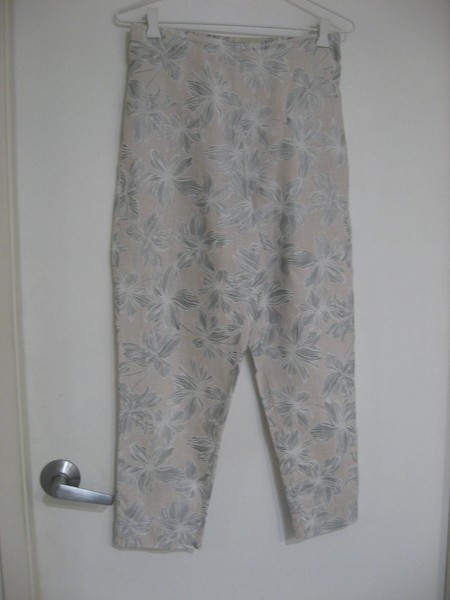 SEE SAW BEIGE STRAIGHT LEG LINEN PANTS WITH SILVER+WHITE FLORAL PATTERN SIZE 8