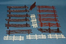VINTAGE PLASTIC WESTERN SET FENCE PIECES 17 PIECES - UNMARKED - USED