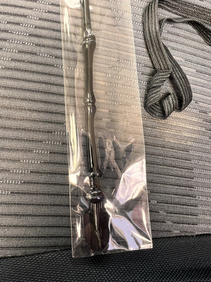 WonderCon 2023 Misfits Licencia Oficial Tiki Swizzel Stick Ayer Foto 2 de 4