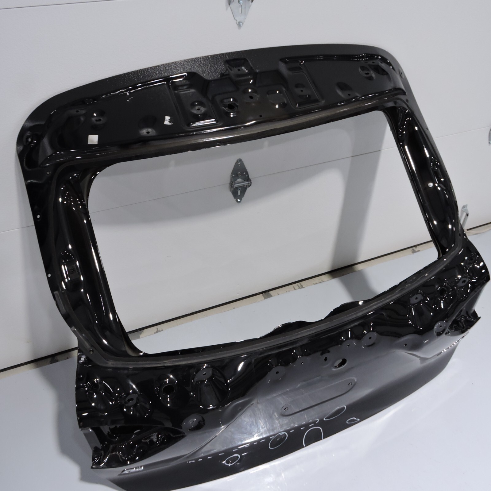 2017-2020 Maserati Levante Rear Hatch Trunk Liftgate Tailgate Lid Factory -26-N