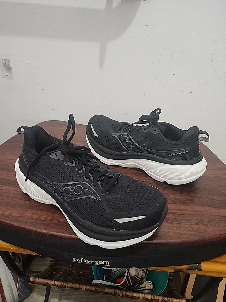 Zapatos para correr Saucony Hurricane 25 - para mujer 8,5 - negros/blancos Foto 2 de 4