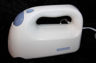 NEUWERTIG! HANDMIXER SEVERIN WEIß/BLAU, TYP 3822, 200 WATT, 5 SCHALTSTUFEN! TOP!