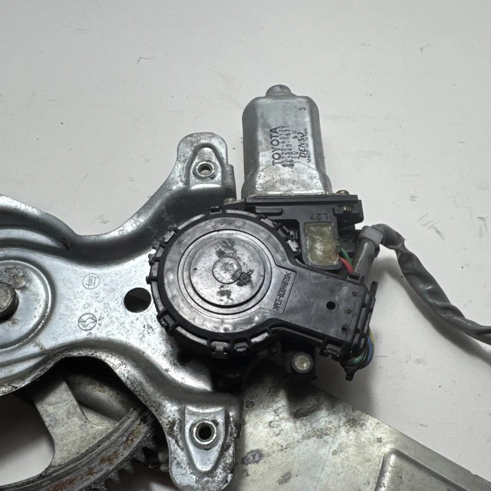 Оригинальный регулятор заднего стекла правой двери для Toyota Land Cruiser 1998–2007 годов выпуска 85720-60120 - Изображение 4 из 4