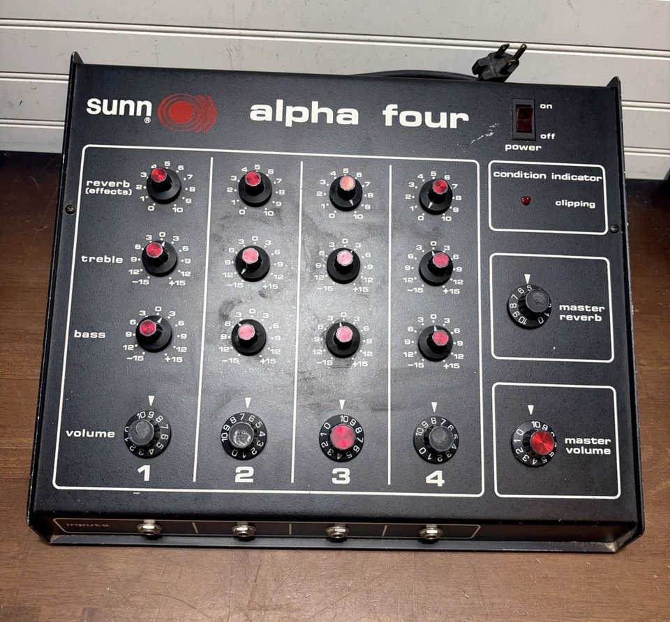 Equipo musical Sunn de colección Alpha Four mezclador - funcionando Foto 2 de 4