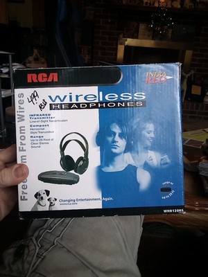 Vintage 2001 RCA WHR120RS Wireless Over Ear Headphones Infra Red 25' CIB