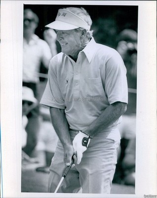 1985 Arnold Palmer Grimaces Over Missed Putt World Seniors Sports Photo 8x10