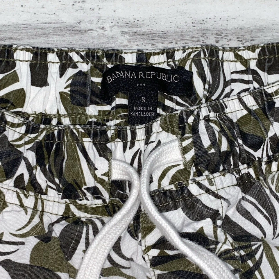 Pantalones Cortos Híbridos Banana Republic Pequeños Cordones Natación Boardshorts Hawaianos Florales Foto 2 de 4