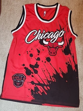 Chicago Bulls jersey Medium Mens 1966 commemerative red and black nba authentic