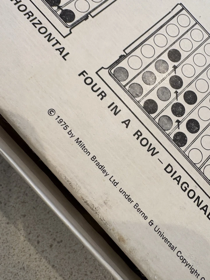 VINTAGE Connect Four Game MILTON BRADLEY 1975 Classic Game 100% COMPLETE - Image 3 of 4