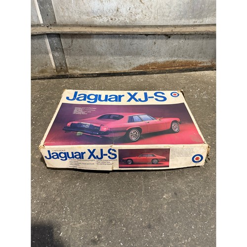 ENTEX JAGUAR XJ-S 1/16 SCALE UNBUILT - Picture 3 of 9