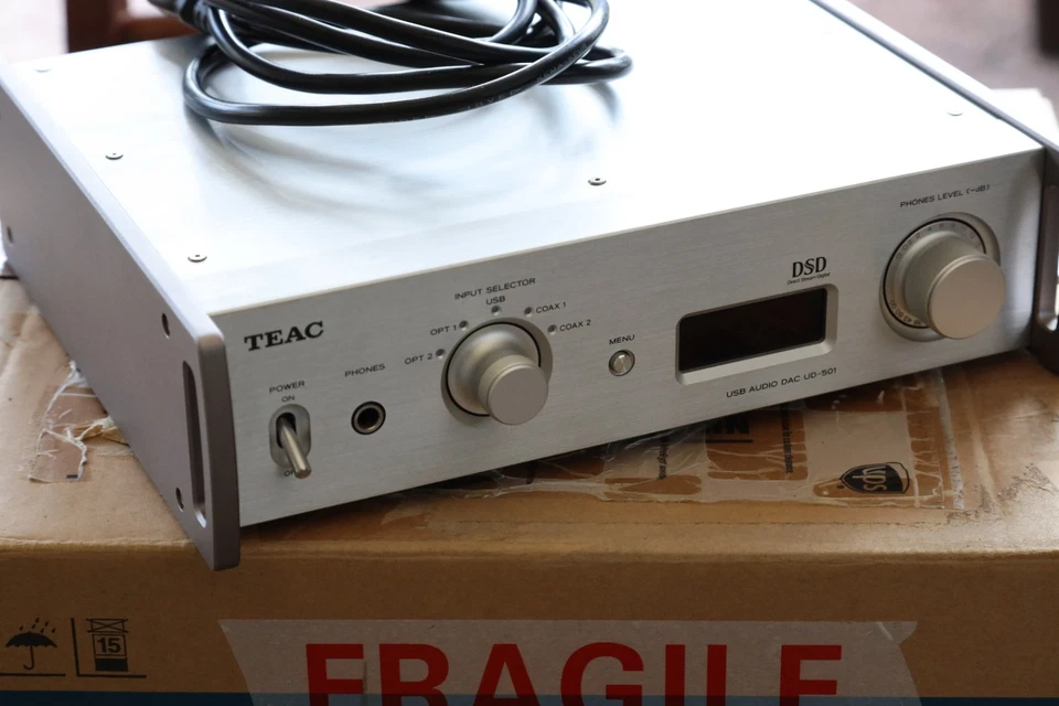 DAC TEAC UD-501 Silver - ottimo Convertitore DAC con stadio cuffie integrato - Immagine 4 di 4