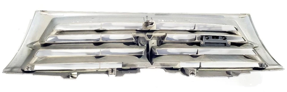 Grille Chrome OEM 2001 01 Mitsubishi Montero - Image 3 of 4