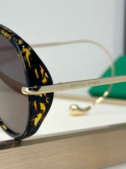 BOTTEGA VENETA　 unisex　(ladies　men's) Bottega Veneta Men's Acetate Rectangle Sunglasses | Neiman