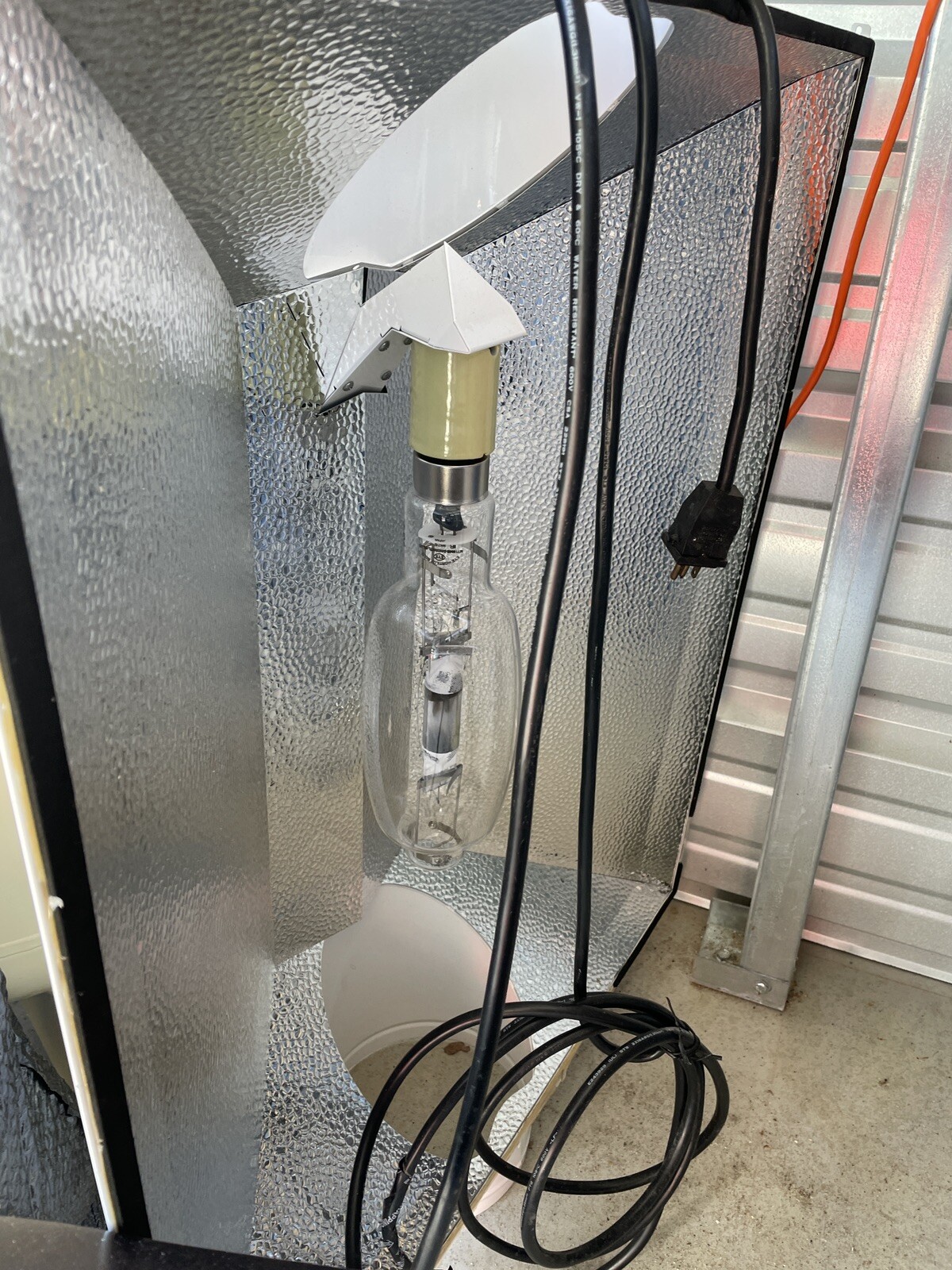 grow lights, ballasts, fans, tents, trays, co2