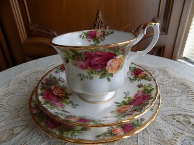 Royal Albert Old Country Roses Trio Tea Cup/Saucer/6.25 