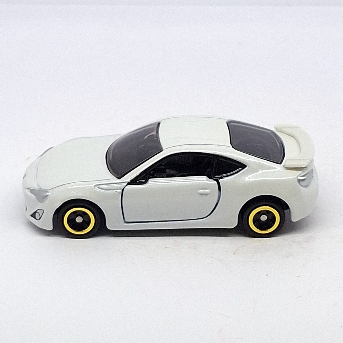 TOMICA TOYOTA 86/GR86 10th Anniversary TOYOTA 86 White 1/60 TOMY