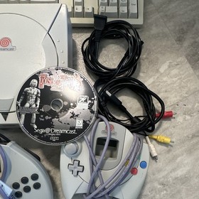 SEGA Dreamcast Console Lot w/ Keyboard, 2 Controllers, Light Gun, HOTD 2