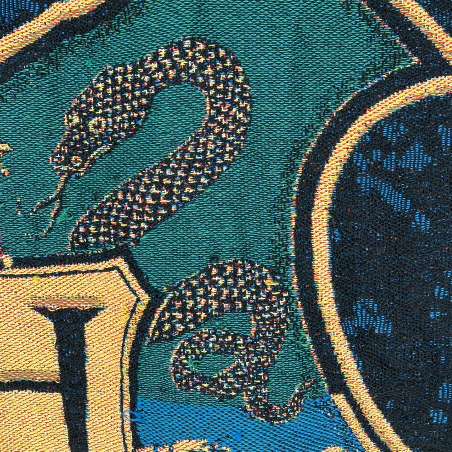 Harry Potter Hogwarts Crest Tapestry Throw Blanket 50" x 60" Woven Fringe EUC