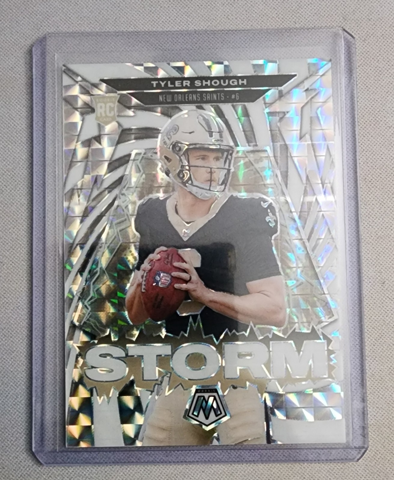 2025 Panini Mosaic Tyler Shough RC #7 - Storm White Prizm /25 New Orleans Saints