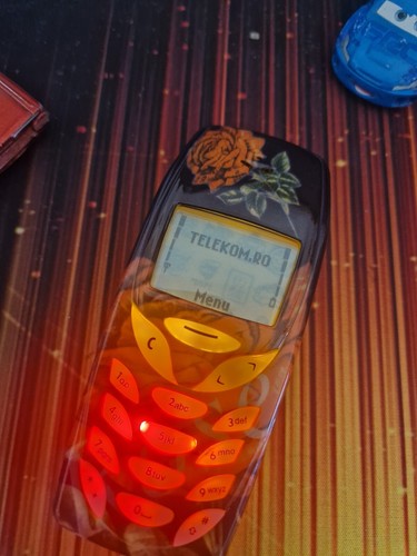 πΉπΈ Nokia 3310 β Guns N' Roses Theme π Multicolor Roses π One of a Kind - Afbeelding 4 van 13