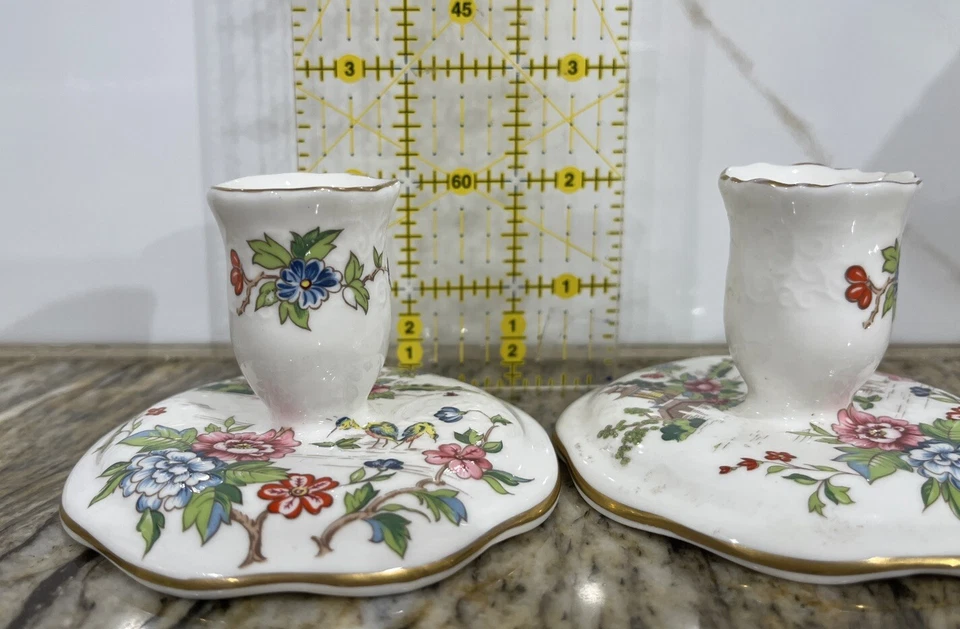 Candelabro floral de la corona de hueso fino de la Pagoda Vintage Staffordshire 2"x 3 3/4" Foto 4 de 4