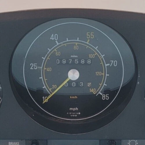 1981 MERCEDES BENZ R107/560SL/500SL USED INSTRUMENT CLUSTER P#87001021 - Image 2 of 4