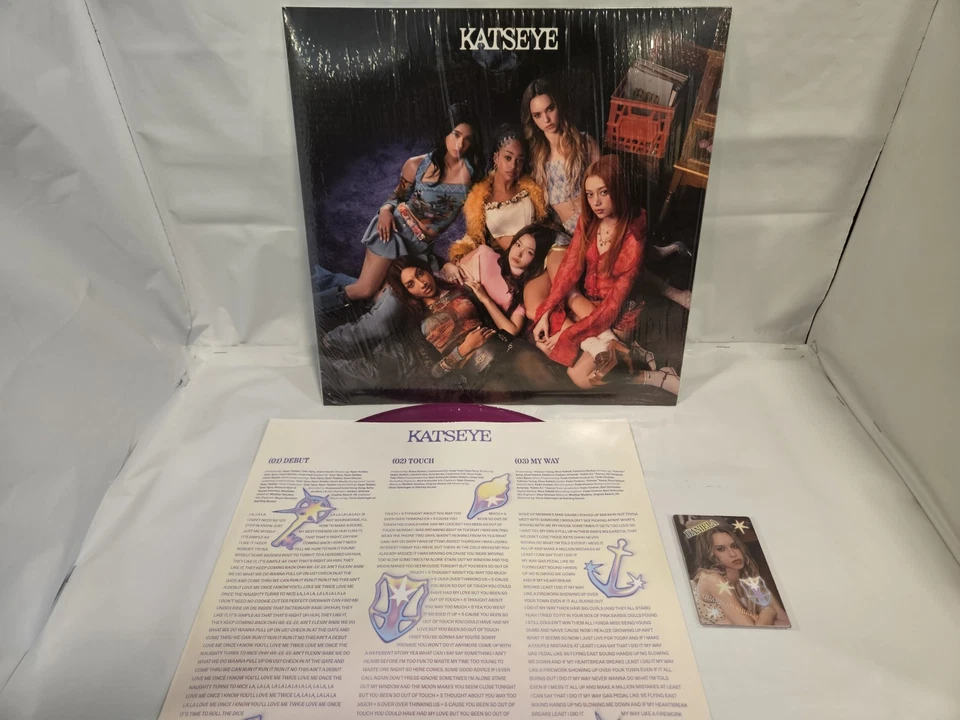 Signed KATSEYE SIS Soft is Strong LP Purple Vinyl Insert Autographed Auto Foto 3 de 4