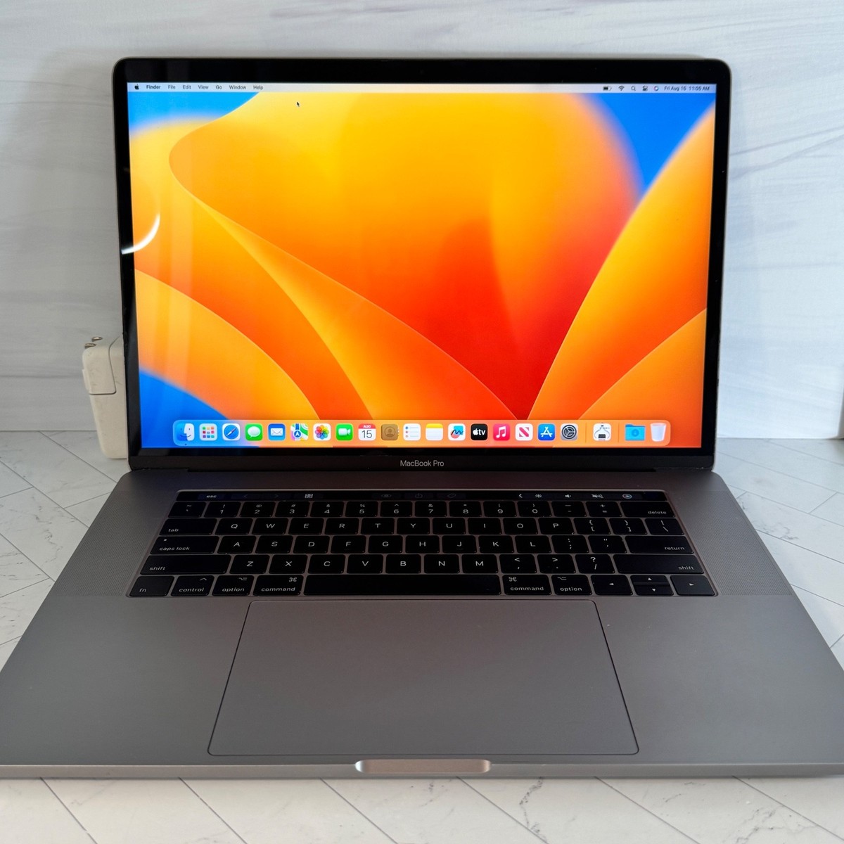 15インチ　2017 MacBook Pro 256GB 16 GB Amazon.com: Apple 2017 MacBook Pro with 2.9GHz Intel Core i7