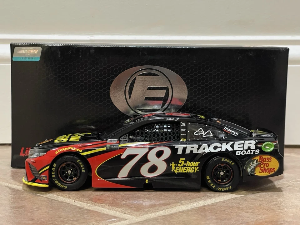 Martin Truex Jr 2018 5 horas Energy Bass Pro Shops Toyota Camry NASCAR ELITE 1/24 Foto 2 de 4