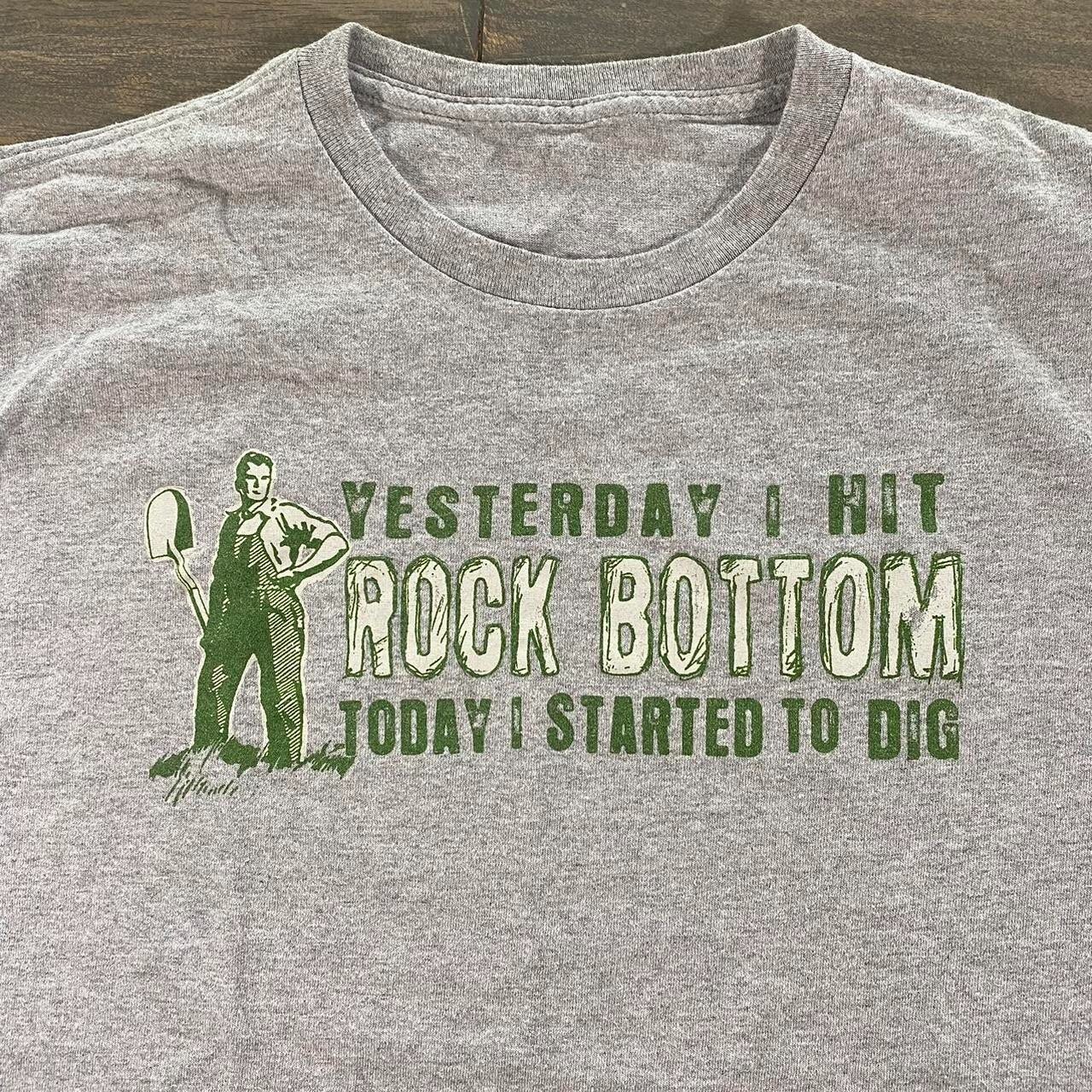 Vintage 2000’s “Yesterday I Hit rock bottom” Tee Shirt Gray Comedy Size XL Mens