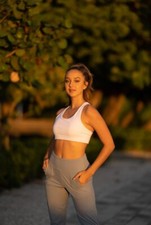 BEAUTIFUL MCKENZIE GRAHAM 8X10 Photo