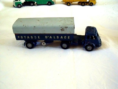 Cij Solido ..... JRD DINKY TOYS Lot de 30 rivets Alu .Corgi toys