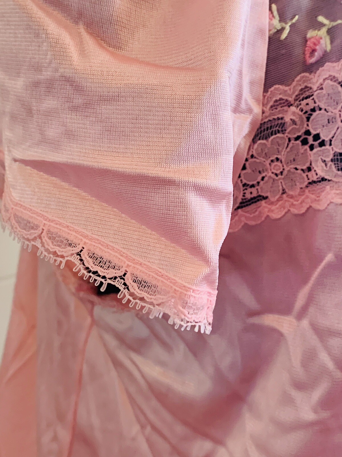 Vintage Vanity Fair Pink Nightgown Embroidered Ro… - image 3