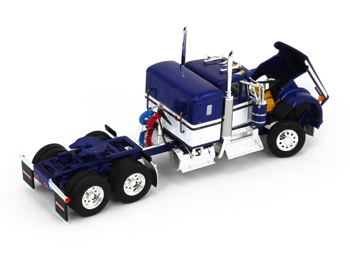 ダイキャストプロモーション　Kenworth W900 Kenworth W900 Truck with Lowboy Trailer Black and Crane