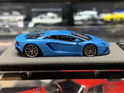 God'Wealth GW 1:64 Blue Lamborghini Aventador S LP740-4 Resin Car Model