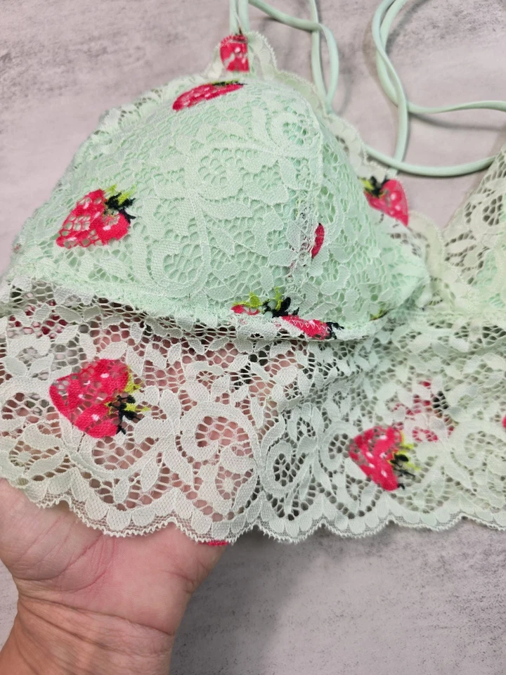 Sexy Sujetador de Encaje True Rue 21 Bralette Plus 3X Como Nuevo Ajustable Fresas Fruta Foto 3 de 4