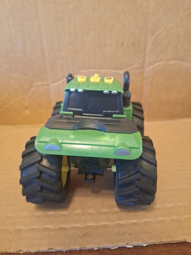 John Deere Monster Treads Lights And Sounds 4WD Tractor TOMY Kids Toy Green 3+ - Picture 4 of 7