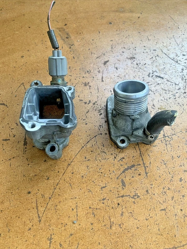 Kit termostato refrigerante motor Volvo XC70 2005-2007 2,5 L 30650469 OEM Foto 2 de 4