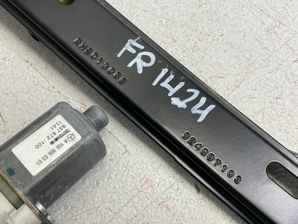 13-16 Mercedes Benz GL450 GL550 Front Right Window Regulator W/Motor 1424 OEM - Image 2 of 4