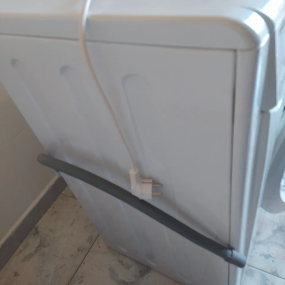 Lavatrice Indesit ECW 61051 - Immagine 2 di 4