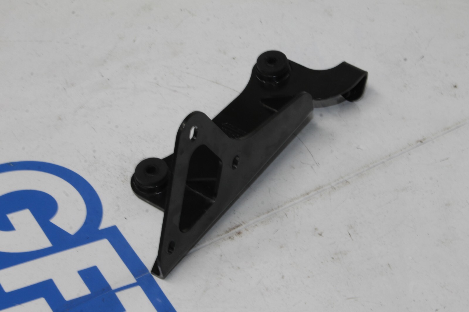 12-14 MCLAREN MP4-12C 12C OEM RH RIGHT REAR MOST INTERCOOLER BRACKET 00131695