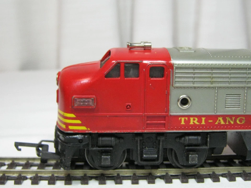 Tri-ang/Railways Transcontinental Silver/Red Diesel R55 OO Gauge Very Good - Image 2 of 4