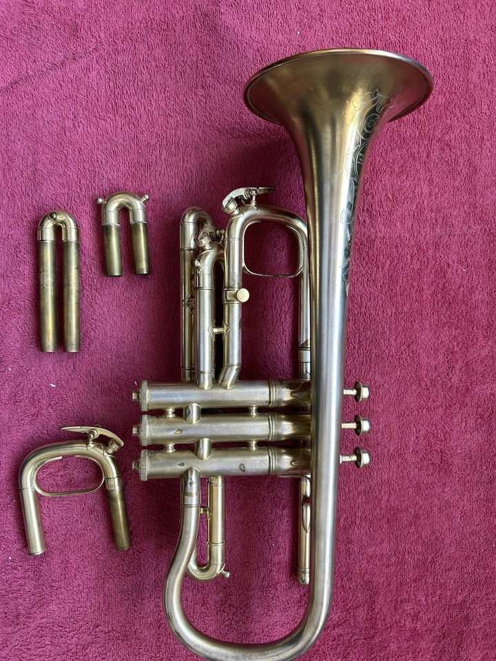 Modelo King Cornet Vintage Perfecto Mejorado Foto 2 de 4